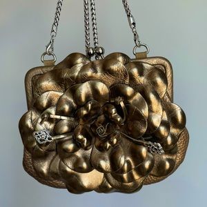 Rosalie flower clutch